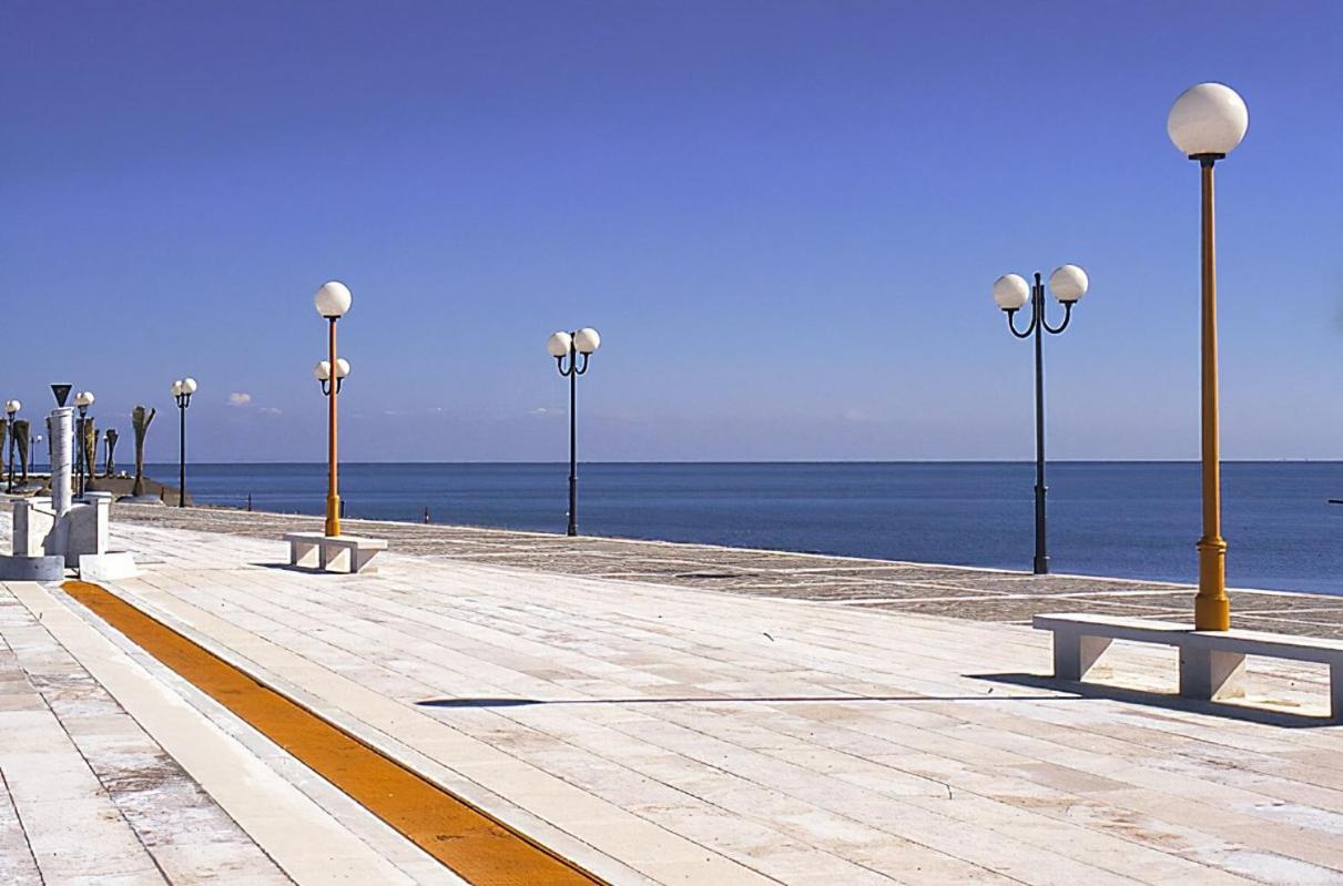 Stella Marina Jonica 1Km Vom Strand Mit Terrasse Appartement Policoro Buitenkant foto